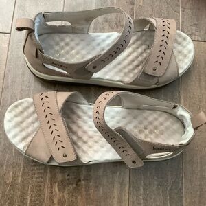 Jambu Women's Beige Sandals, 9